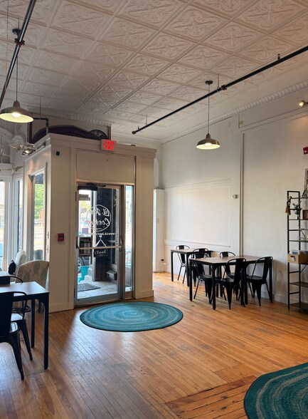 More Photos Of 2 Pleasant St, Brunswick Office For Lease