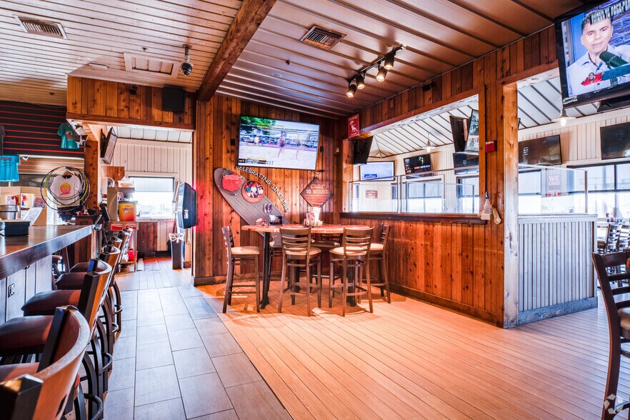 More Photos Of 3921 Jack Kultgen Fwy, Waco Restaurant For Lease