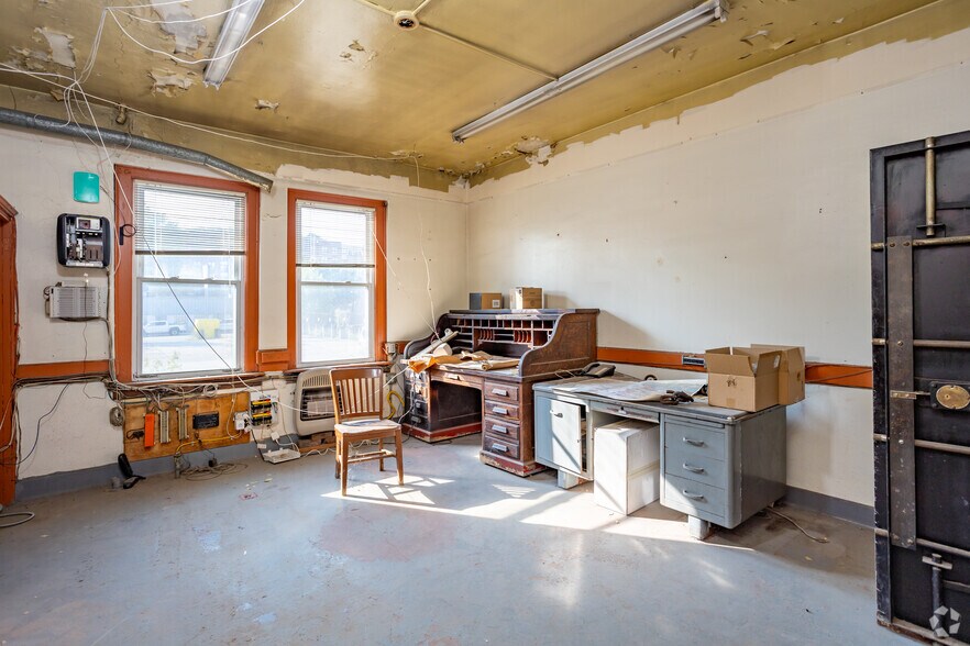 More Photos Of 102 33rd St, Pittsburgh Warehouse For Sale