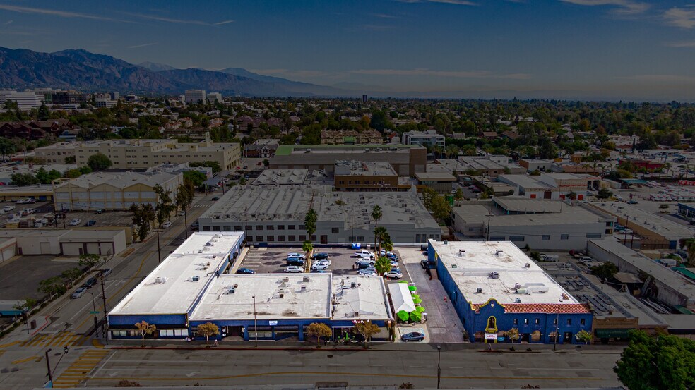 More Photos Of 442 S Fair Oaks Ave, Pasadena Freestanding For Lease