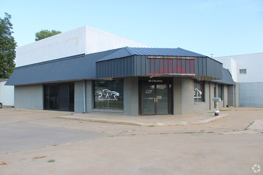 Primary Photo Of 320 S Van Buren St, Enid Freestanding For Lease