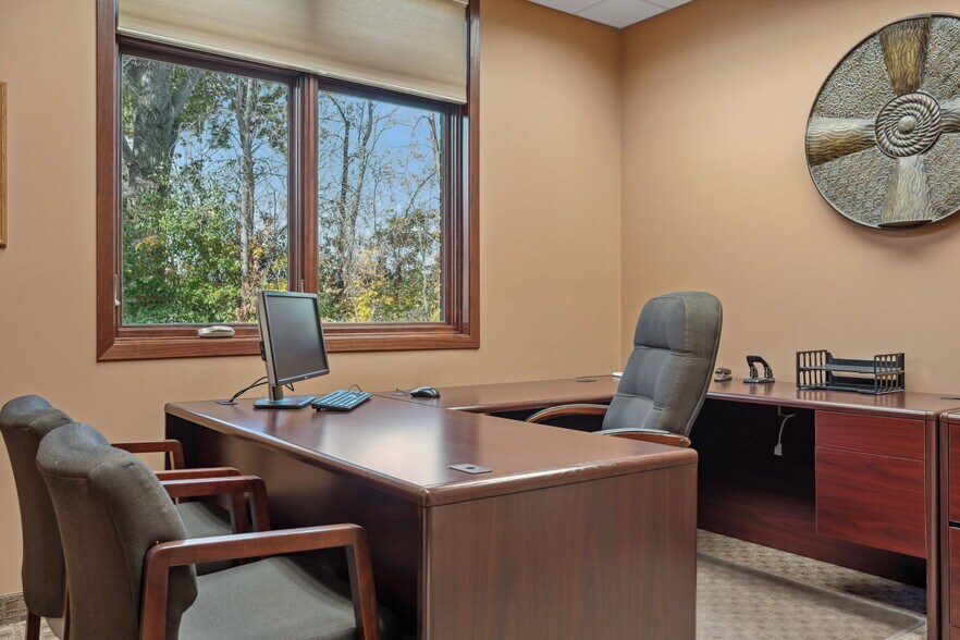More Photos Of 225 Cedardale Dr SE, Owatonna Office For Sale