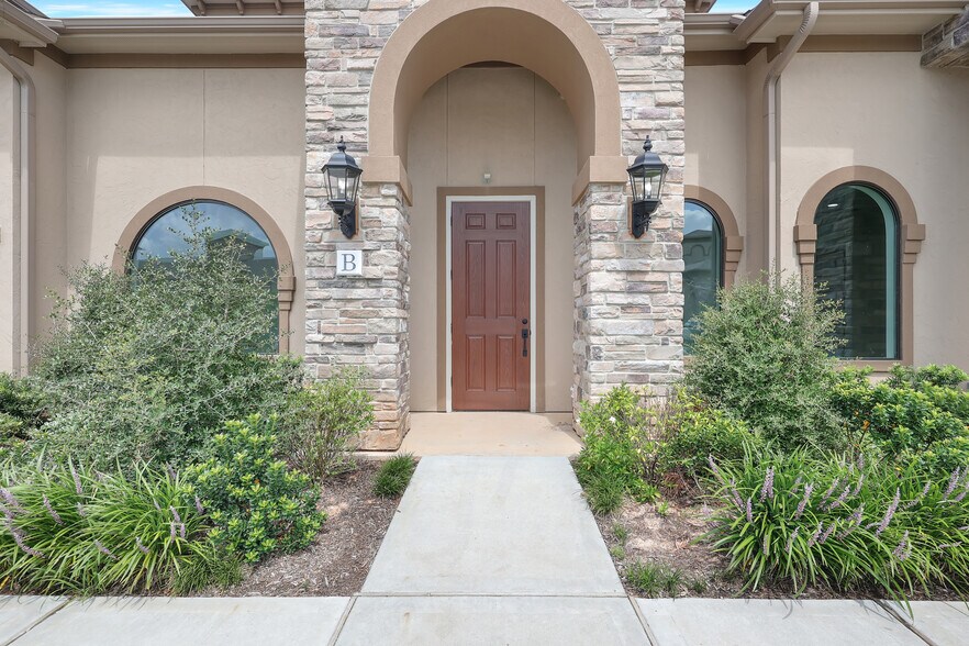 More Photos Of 284 Ed English Dr, Shenandoah Medical For Sale