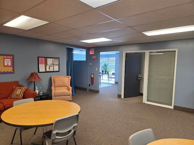 More Photos Of 5700 Executive Dr, Lansing Office For Sale