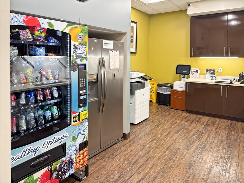 More Photos Of 1910 S Stapley Dr, Mesa Medical For Lease