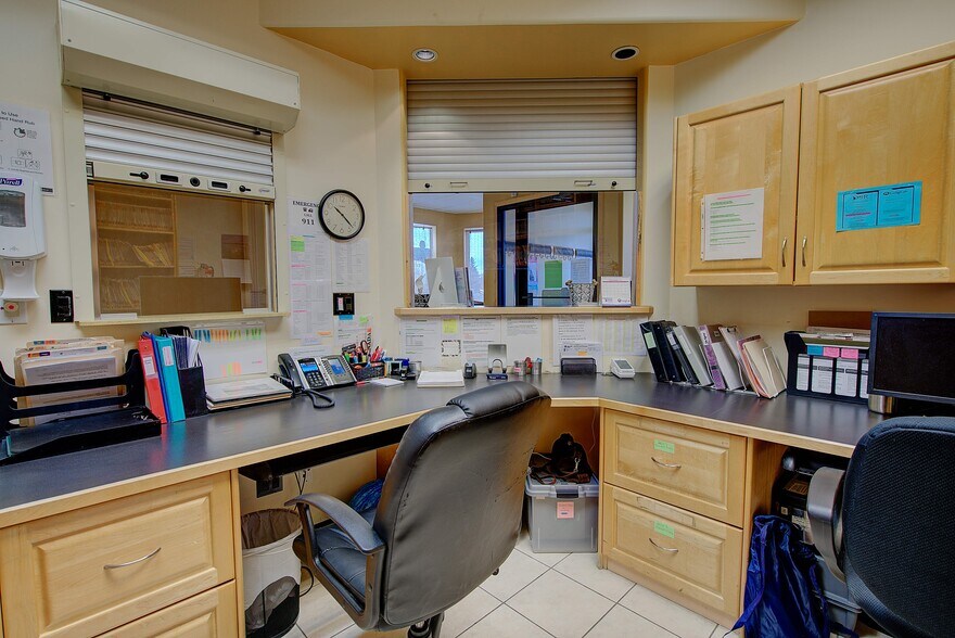 More Photos Of 5021 Parkwood Rd, Blackfalds Medical For Sale