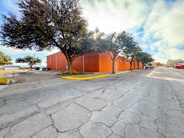 More Photos Of 201 E Illinois Ave, Midland Office For Sale