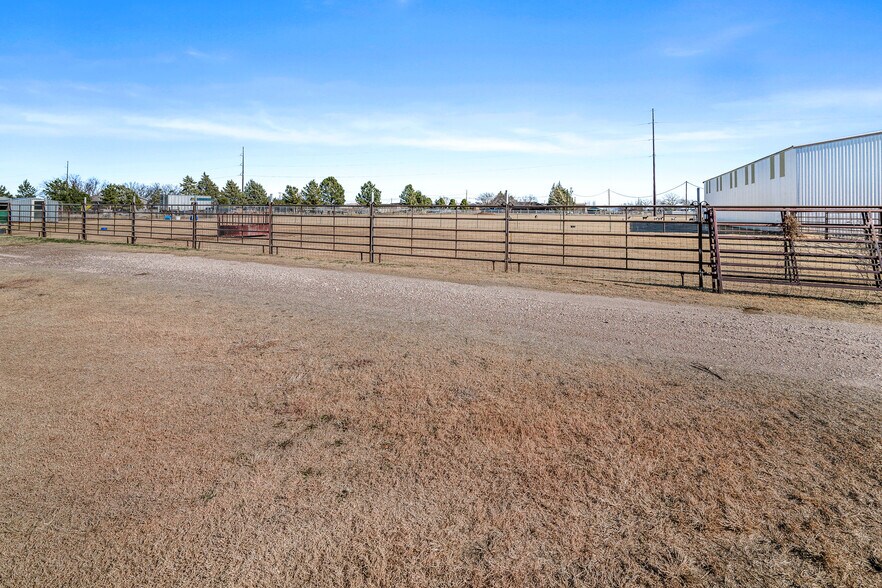 More Photos Of 11616 Tanglewood Rd, Amarillo Office For Sale