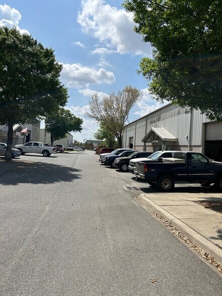 More Photos Of 4329 W Pensacola St, Tallahassee Warehouse For Lease