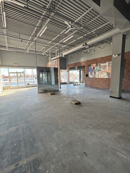 More Photos Of 551-651 Romence Rd, Portage Unknown For Lease