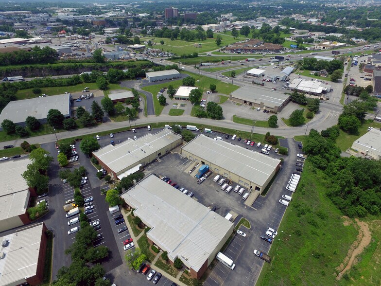 More Photos Of 820 Fesslers Pky, Nashville Light Distribution For Lease