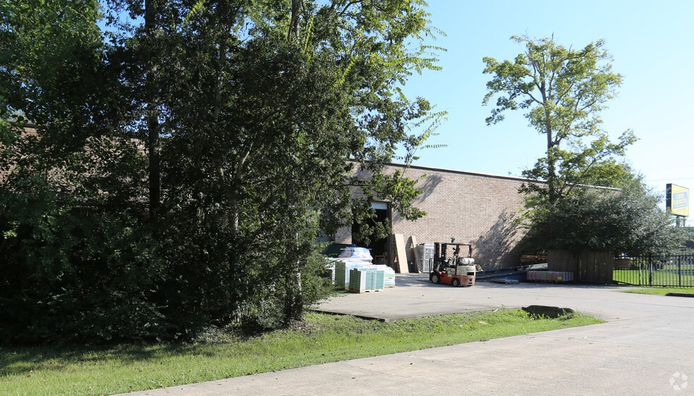 More Photos Of 21755 N I-45, Spring Showroom For Sale