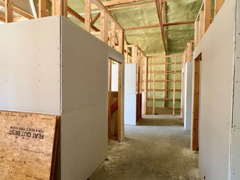 More Photos Of 7334 E Duck Lake Rd, Lake Leelanau Showroom For Lease