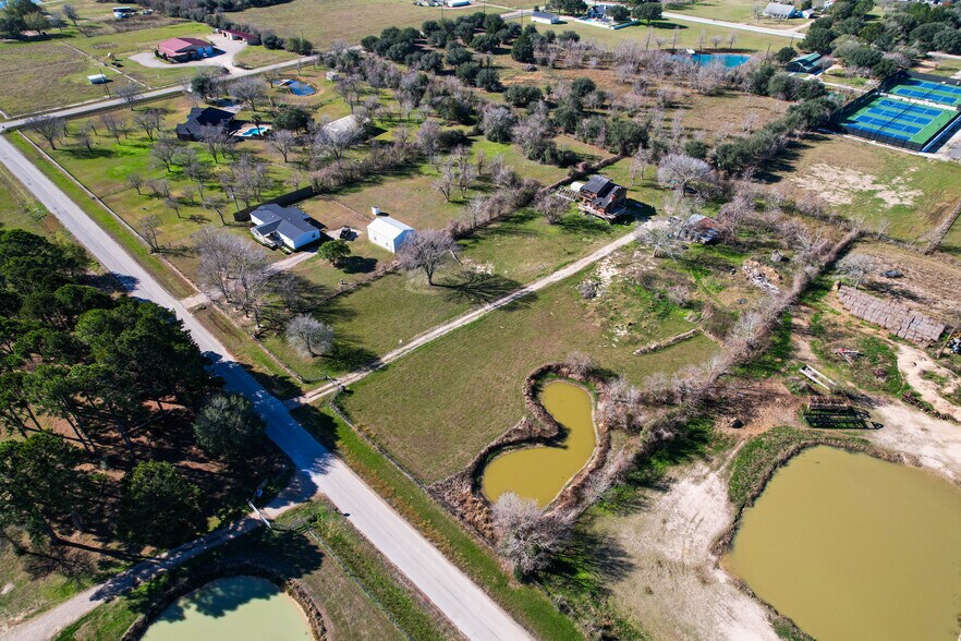 More Photos Of 6250 N Mallard Dr, Fulshear Land For Lease
