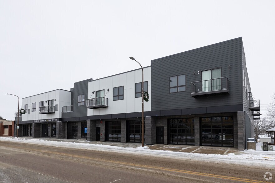 Primary Photo Of 116-118 W Main St, Madelia Apartments For Lease