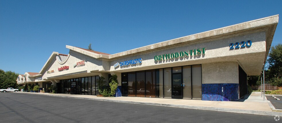 More Photos Of 2220 N Moorpark Rd, Thousand Oaks Freestanding For Lease