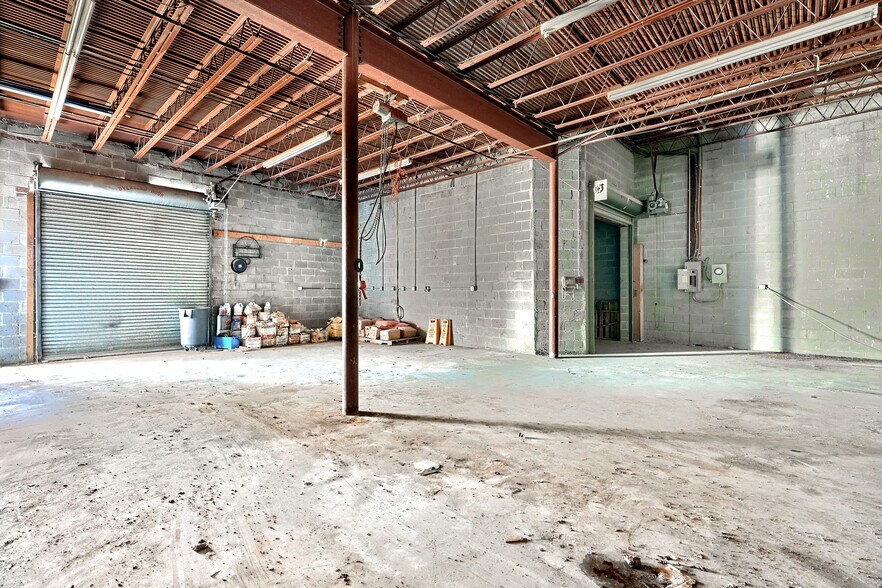 More Photos Of 5400-5402 Reisterstown Rd, Baltimore Light Distribution For Sale