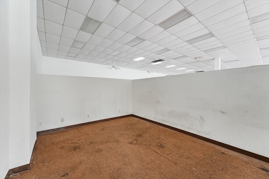 More Photos Of 15150 North Fwy, Houston Freestanding For Sale