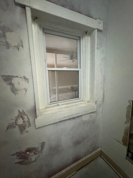 More Photos Of 2449 Shirley Ave, Baltimore Flex For Sale