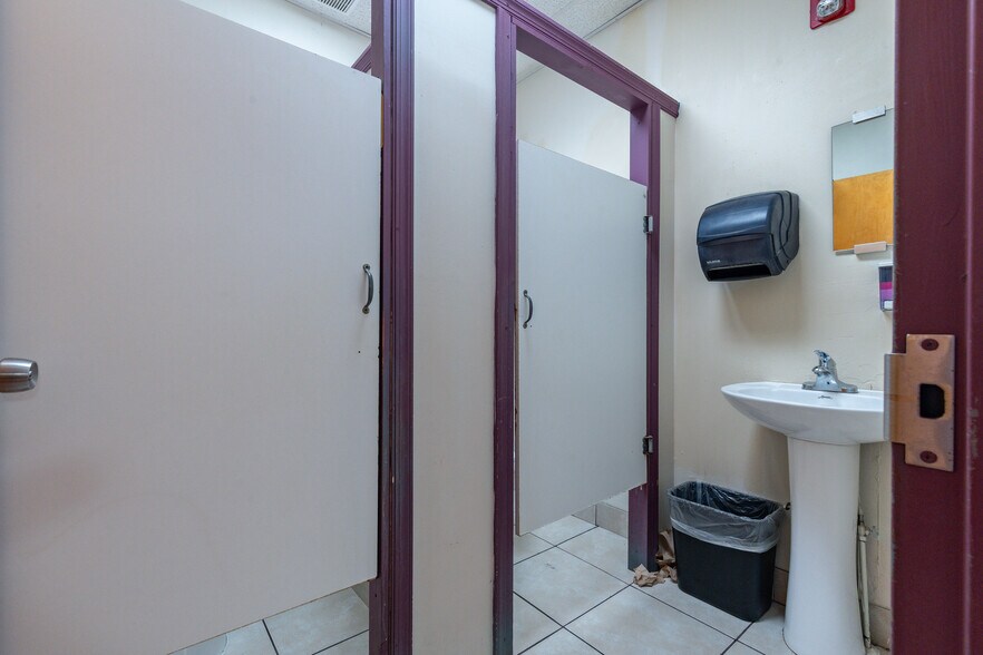 More Photos Of 1939 S Juniper St, Philadelphia Storefront Retail Office For Sale