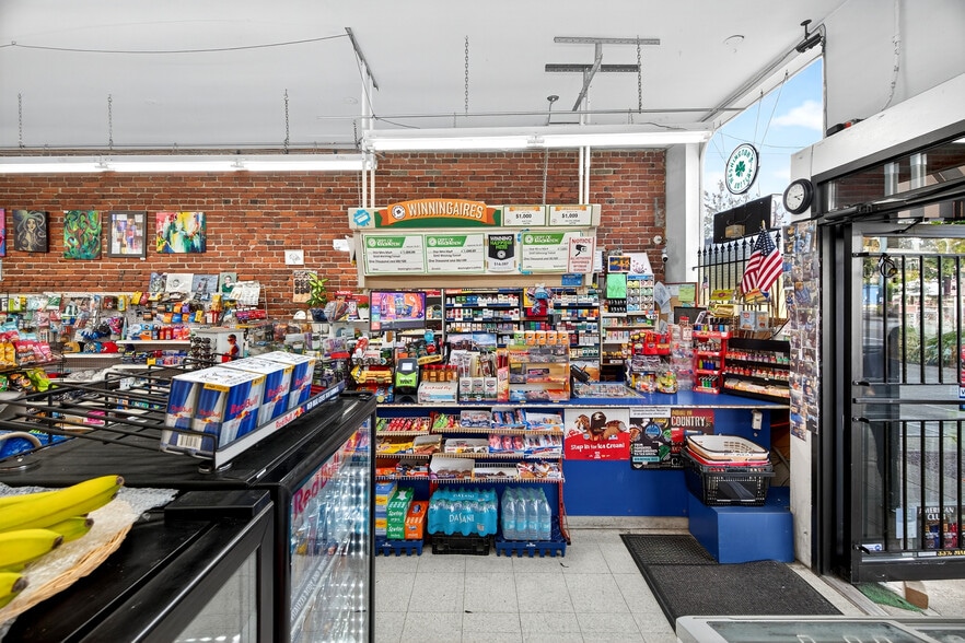 More Photos Of 1418 Hewitt Ave, Everett Storefront For Sale