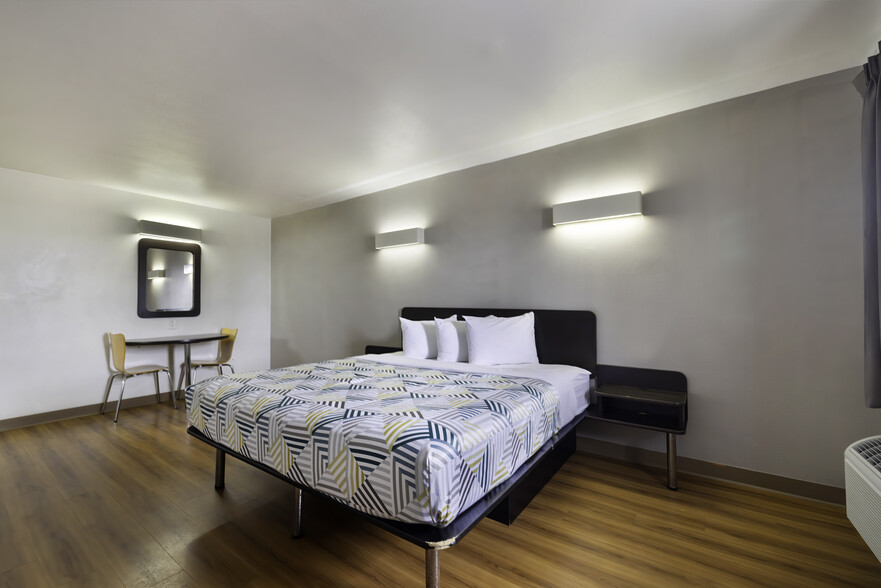 More Photos Of 220 I-10, Beaumont Hotel For Sale