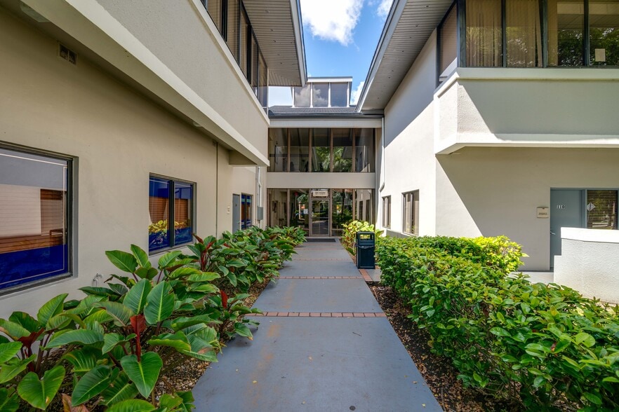 More Photos Of 7000 SW 97th Ave, Miami Office For Sale