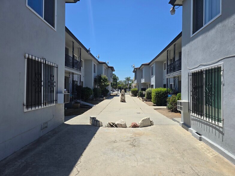 More Photos Of 6736-6800 West Blvd, Los Angeles Apartments For Sale