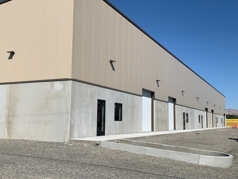 More Photos Of 101 Butterfield Rd, Yakima Warehouse For Lease