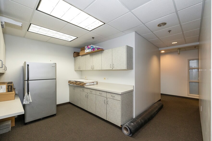 More Photos Of 8820 59th Ave SW, Lakewood Office For Lease