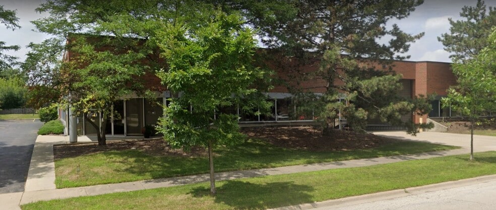 More Photos Of 160-180 Lexington Dr, Buffalo Grove Light Distribution For Lease