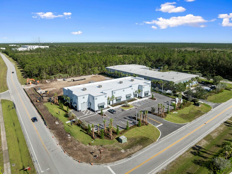 More Photos Of 14701 Walgreens Dr, Jupiter Warehouse For Lease