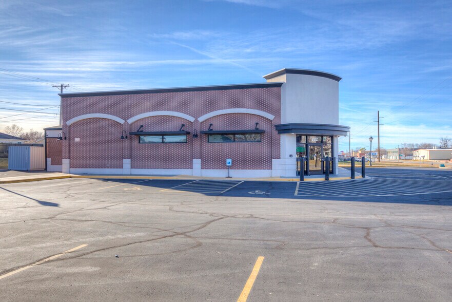 More Photos Of 302 S Lewis Ave, Tulsa Medical For Lease