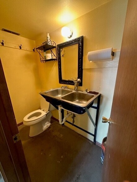 More Photos Of 310 Main St, Scribner Storefront For Sale