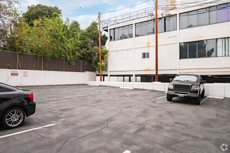 More Photos Of 2020 N Broadway, Santa Ana Office For Sale