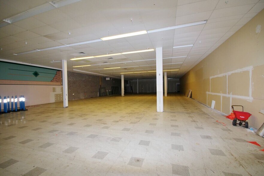 More Photos Of 2820 W Locust St, Davenport Unknown For Lease