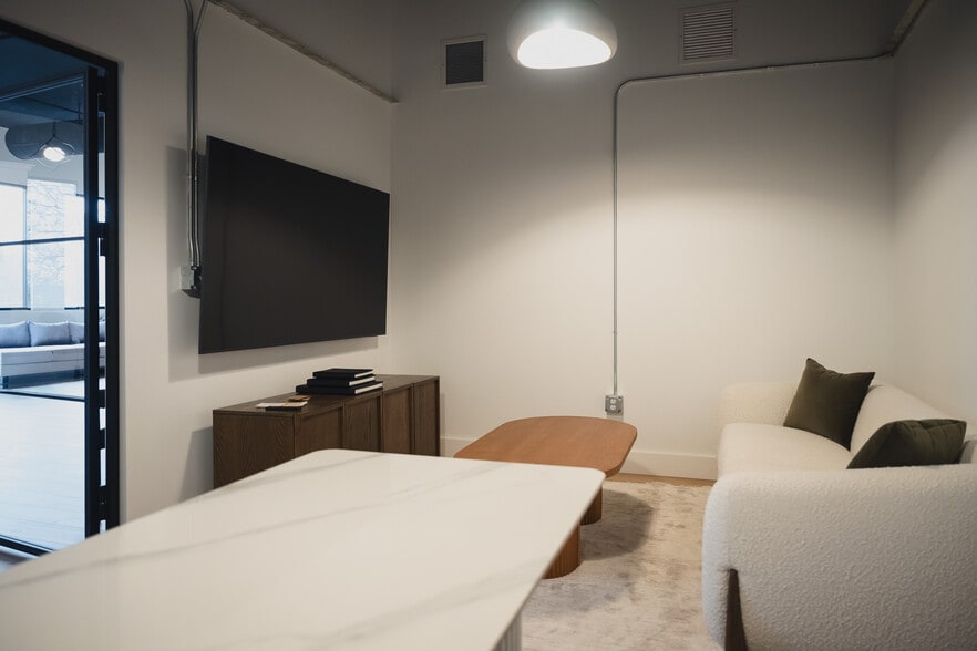 More Photos Of 4430 W Jonathan Moore Pike, Columbus Office Residential For Lease