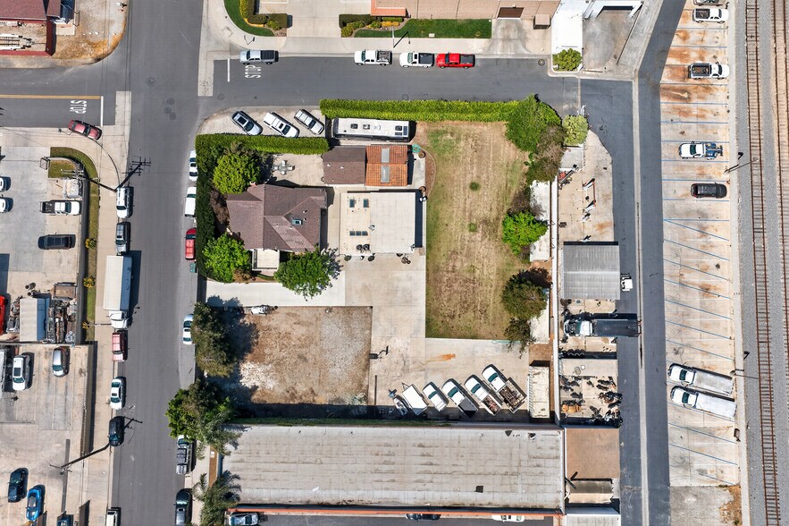 More Photos Of 17066 Palmdale Ln, Huntington Beach Contractor Storage Yard For Sale