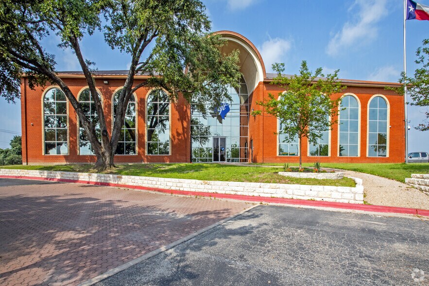 More Photos Of 912 Bastrop Hwy, Austin Office For Lease