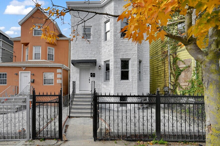 Primary Photo Of 148 S 13th Ave, Mount Vernon Apartments For Sale