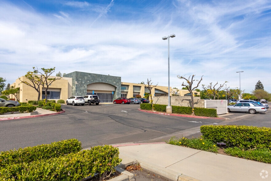 More Photos Of 7275 N 1st Ave, Fresno Office For Lease