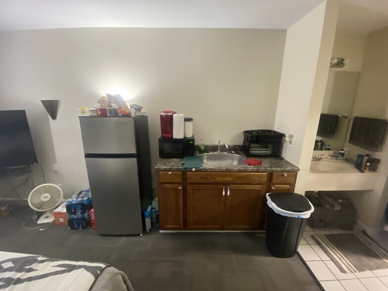 More Photos Of 1 Proactive Dr, New Florence Hotel For Sale