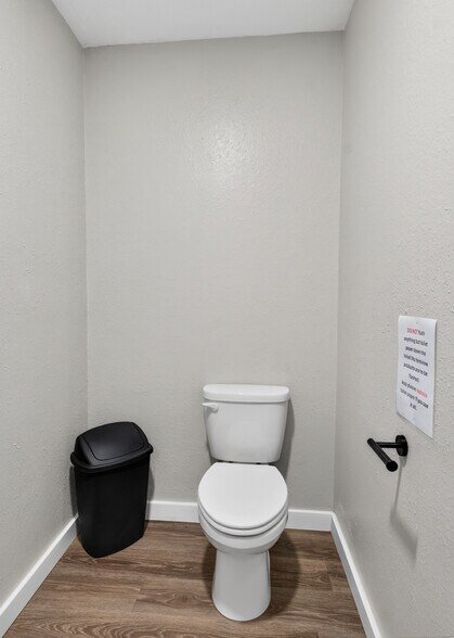 More Photos Of 109 Jasper Dr, Marshall Office For Sale