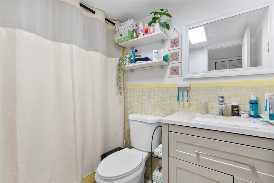 More Photos Of 701 NE 8th St, Hallandale Beach Apartments For Sale