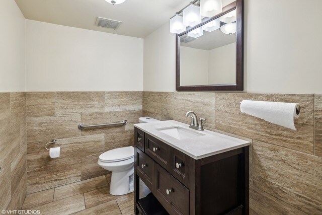 More Photos Of 6158 N Milwaukee Ave, Chicago Storefront Retail Office For Lease