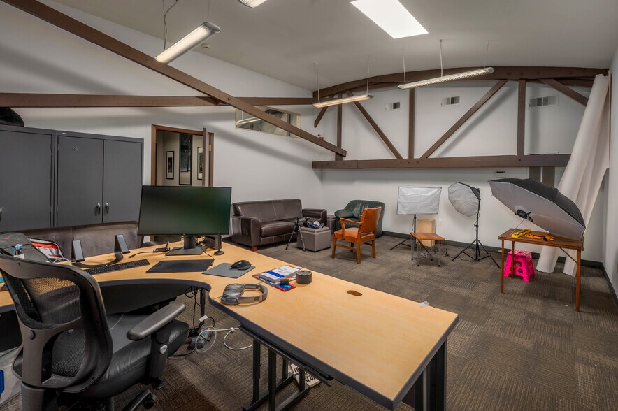 More Photos Of 1219 SE Lafayette St, Portland Loft Creative Space For Sale