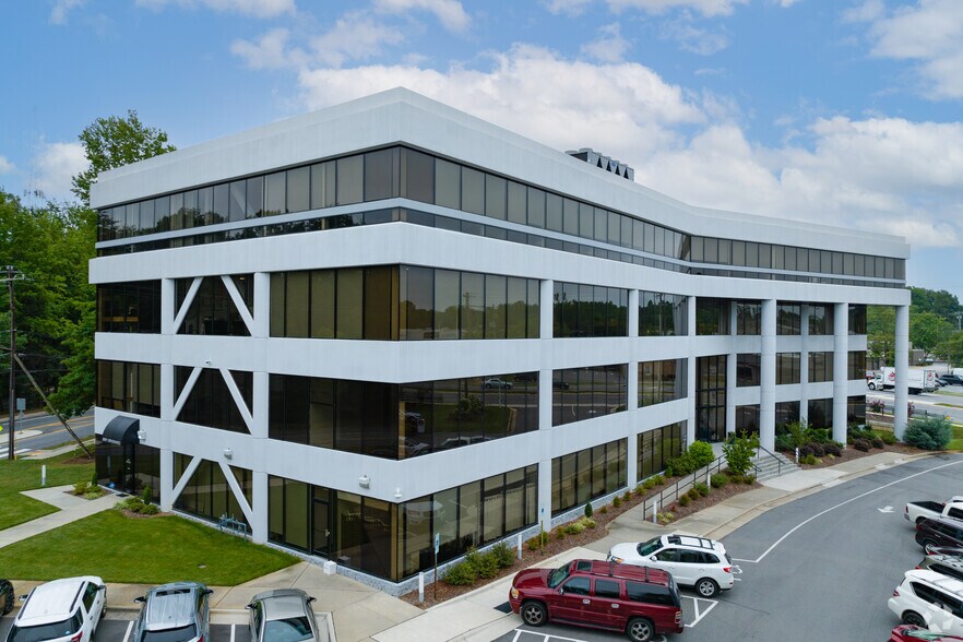 More Photos Of 3300 Battleground Ave, Greensboro Office For Lease