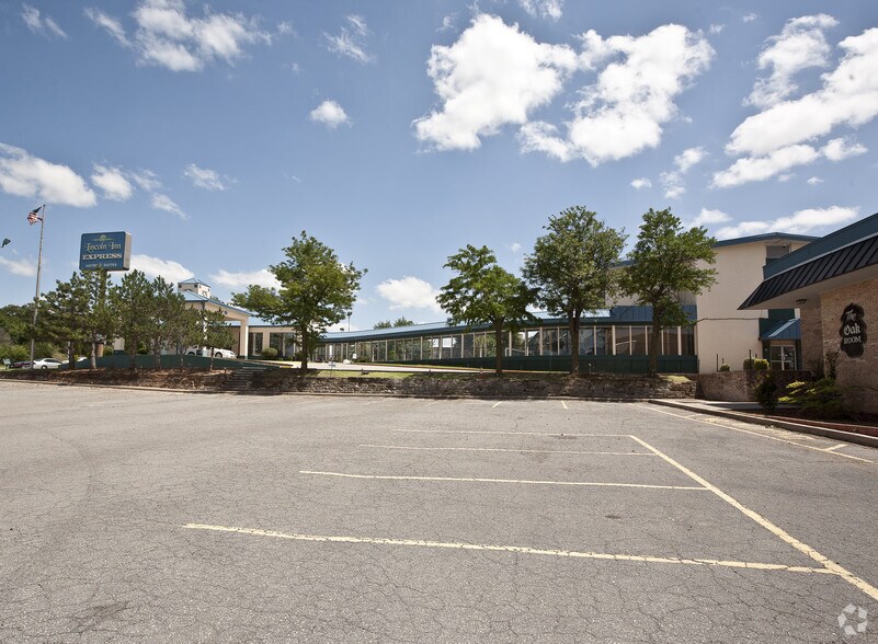 More Photos Of 5405 N Lincoln Blvd, Oklahoma City Hotel For Sale