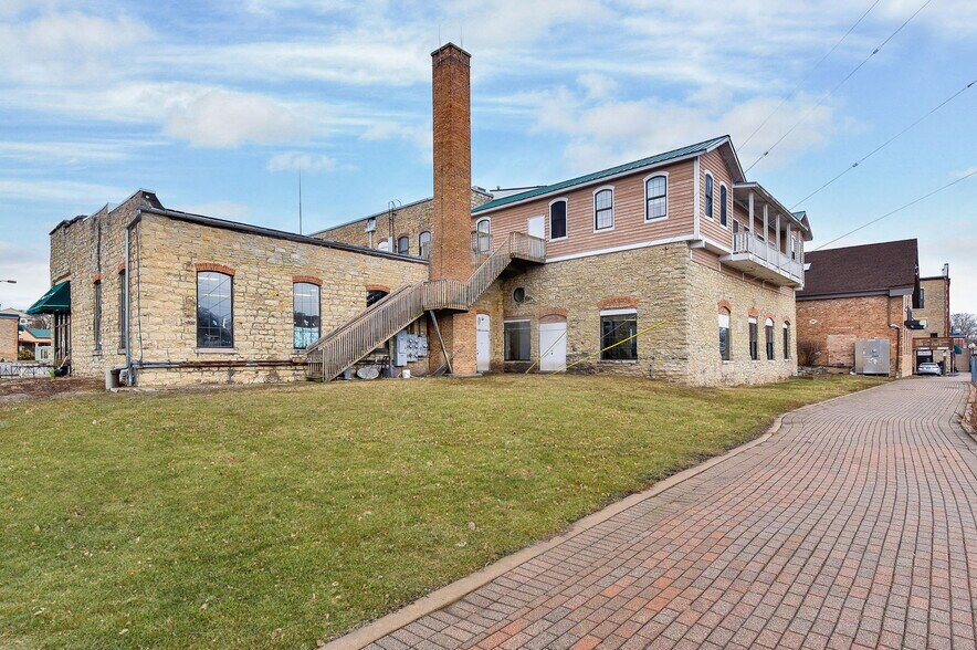 More Photos Of 30 S Shumway Ave, Batavia Office For Lease