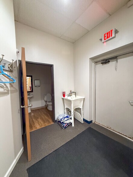 More Photos Of 1350-1500 S Lapeer Rd, Oxford Unknown For Lease